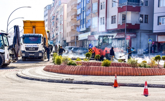 Büyükşehir Yıpranmış Ve Bozulmuş Yolları Yeniliyor