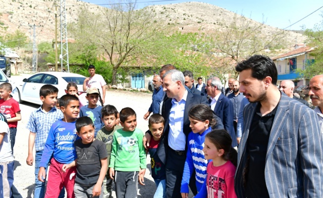 İhtiyaç Sahiplerine Yardım Kolilerini Teslim Etti