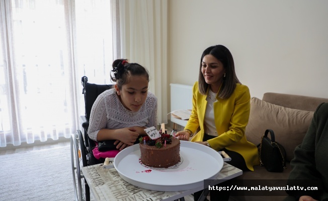 Malatyalı Depremzedeye Sürpriz Kutlama