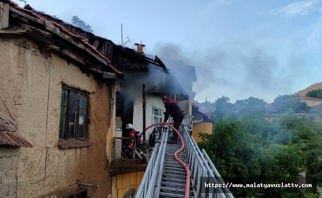 Malatya'da Korkutan Yangın: 2 Kişi Dumandan Etkilendi