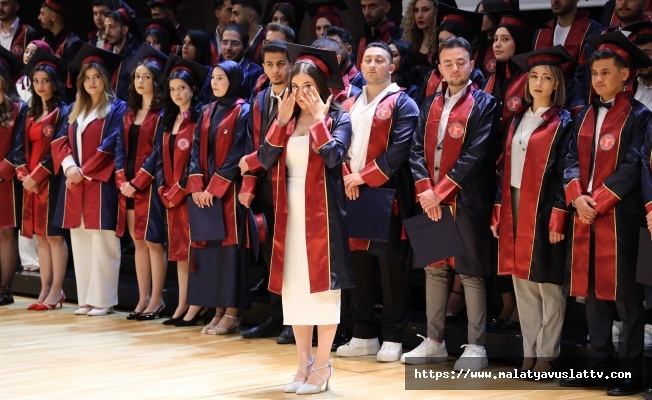 Malatyalı Depremzede Genç Engel Tanımadı, Okuduğu Fakülteyi Birincilikle Bitirdi