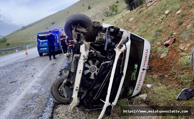 Yolcu Minibüsü Devrildi 1'i Ağır 12 Kişi Yaralandı