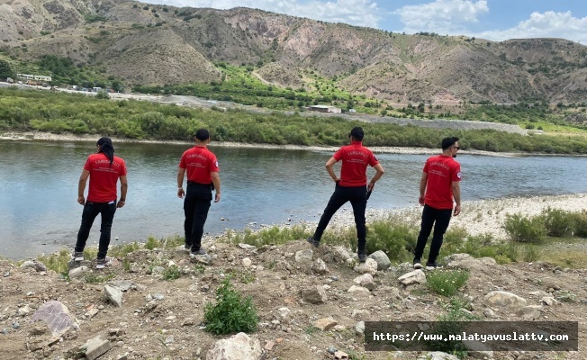 14 Yaşındaki Çocuk Murat Nehri'nde Kayboldu