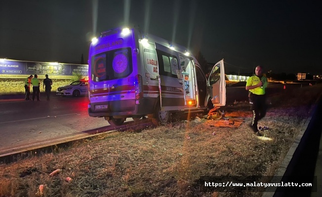 Kontrolden Çıkan Ambulans Refüje Çıktı