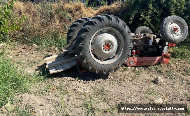 Kontrolden Çıkan Traktör Devrildi 4 Kişi Yaralı