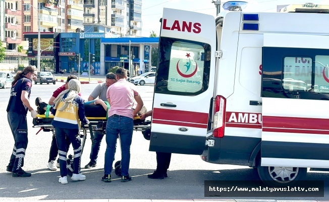 Virajı Alamayan Sürücü Refüje Çıktı, 2 yaralı