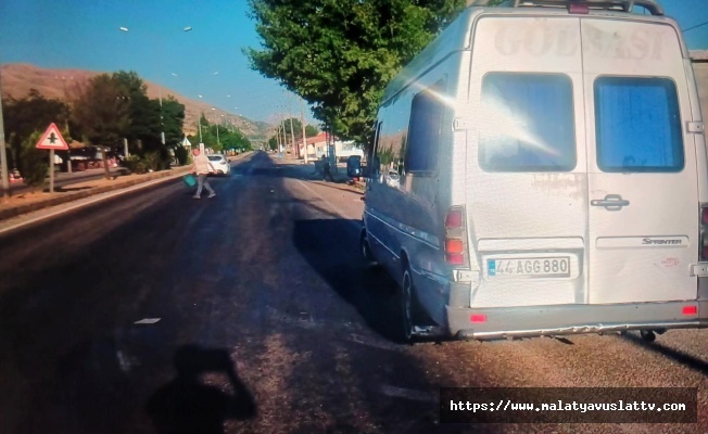 Doğanşehir'de Tırla Minibüs Çarpıştı: 3 Kişi Yaralandı!