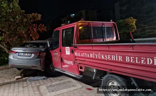 İtfaiye Aracı CHP İl Başkanı Barış Yıldız'ın Otomobiline Çarptı