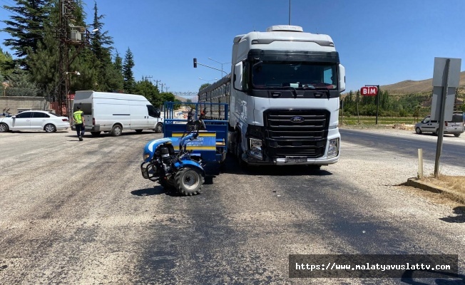 Kamyon ile Pat Pat Motoru Çarpıştı: 1 Kişi Yaralandı