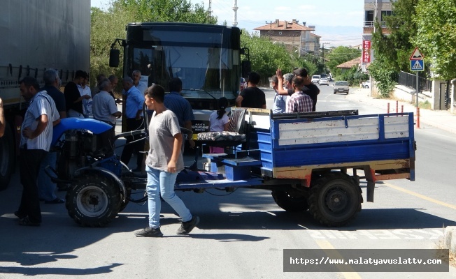 MOTAŞ'ın Hatlarını İptal Ettiği Mahalleli Çapa Motoru İle Yol Kesti