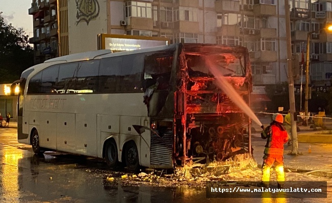 Seyir Halindeki Otobüs Alev Aldı