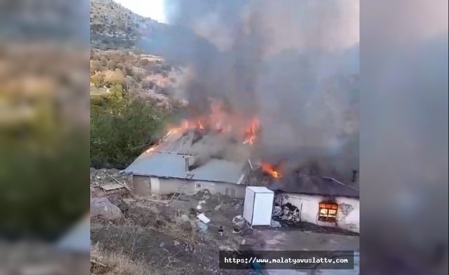 Adıyaman'da Çıkan Yangında İki Ev Küle Döndü