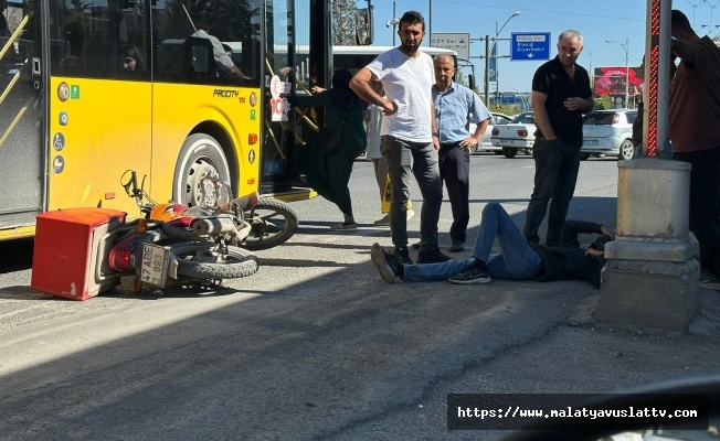 Otobüs ile Çarpışan Motosikletin Sürücüsü Yaralandı