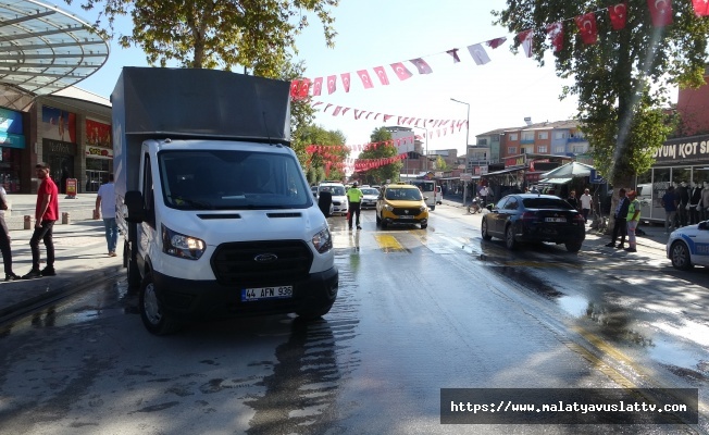 Servis Aracının Çarptığı Yaya Ağır Yaralandı