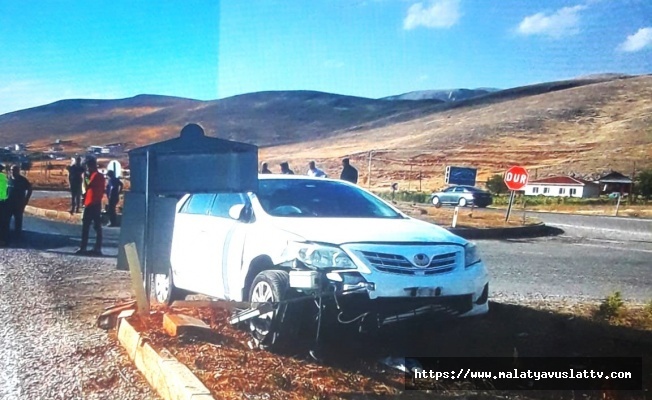 Malatya'da İki Otomobil Çarpıştı: 1 Yaralı