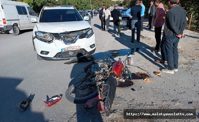 Otomobil ile Çarpışan Motosikletin Sürücüsü Ağır Yaralandı