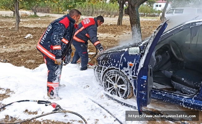 Park Halindeki Araç Aniden Alev Aldı