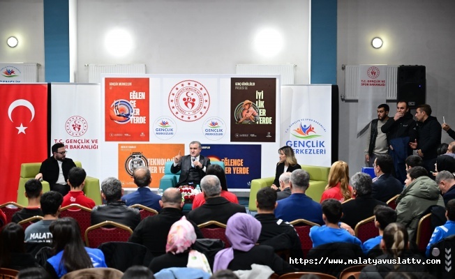 Bakan Bak, Malatya'da Gençlerle Bir Araya Geldi