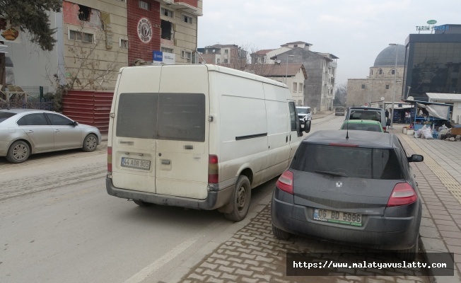 Aracında Fenalaşan Sürücü Hayatını Kaybetti