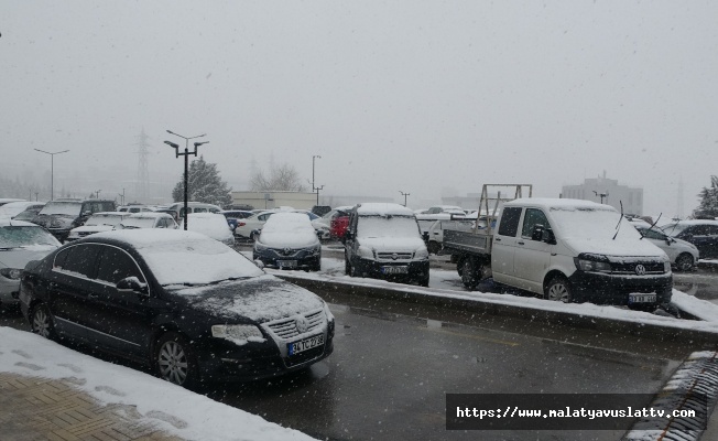 Malatya'da Kar Yağışı Etkili Oluyor