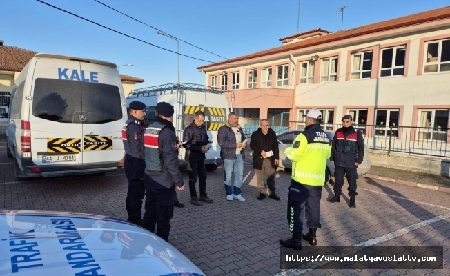 Malatya’da Jandarmadan Servis Araçlarına Denetim