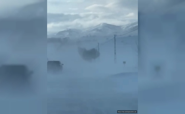 Tipi ve Sis Sürücülere Zor Anlar Yaşattı