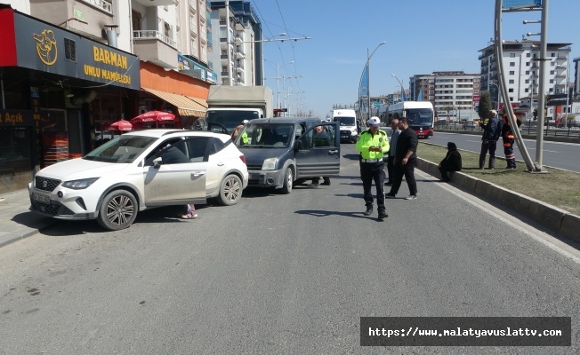 Malatya'da Üç Araçlı Zincirleme Kazada: 1 Yaralı