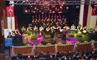 Türk Halk Müziği Konserine Yoğun Katılım