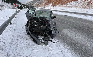 Otomobilin Tıra Çarptığı Kazada 1 Yaralı