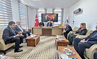 Bakan Özhaseki, Doğanşehir Belediyesi'ni Ziyaret Etti