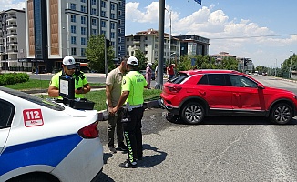 İki Otomobilin Karıştığı Kazada: 1 Kişi Yaralandı
