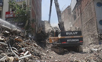 Kışla Caddesi'nde Yıkıma Başlanıldı