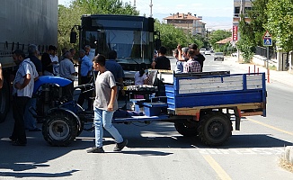 MOTAŞ'ın Hatlarını İptal Ettiği Mahalleli Çapa Motoru İle Yol Kesti