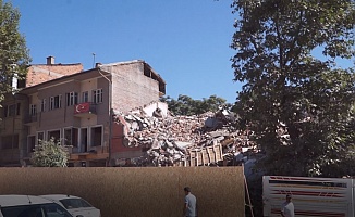 Kışla Caddesi'nde Yıkım Çalışmaları Başladı