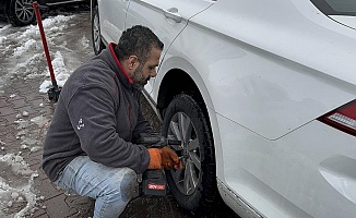 Malatya’da Kar Yağdı, Lastikçilerde Kuyruk Oluştu