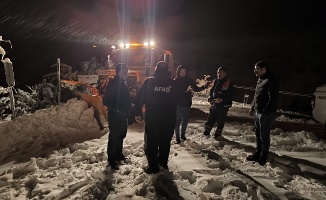 Kar Nedeniyle Yolda Mahsur Kalan 9 Kişi Kurtarıldı