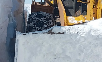 2 Bin Rakımda Karla Rüzgar Gülü Mücadelesi