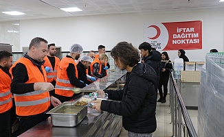 MAGİNDER’den Öğrencilere ve Hasta Yakınlarına İftar Yemeği