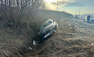 Kontrolden Çıkan Araç Menfeze Devrildi: 1 Yaralı