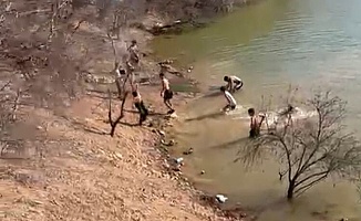 Malatya'da Çocuklar Sıcak Havanın Tadını Çıkardı