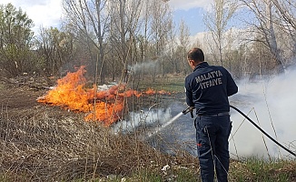 Darende'de Bahçe ve Sazlık Yangını