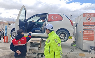 Malatya#039;da Öğrencilere Simülasyonla Emniyet Kemeri Farkındalığı